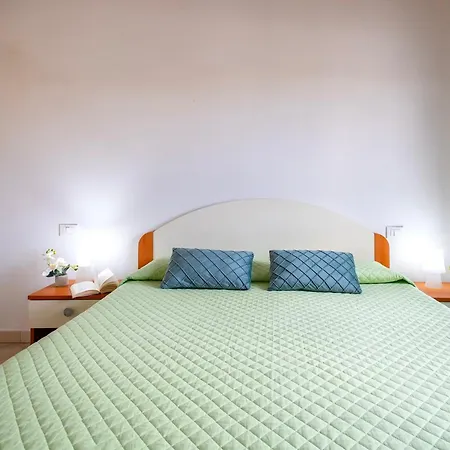Rosanna Apartment *